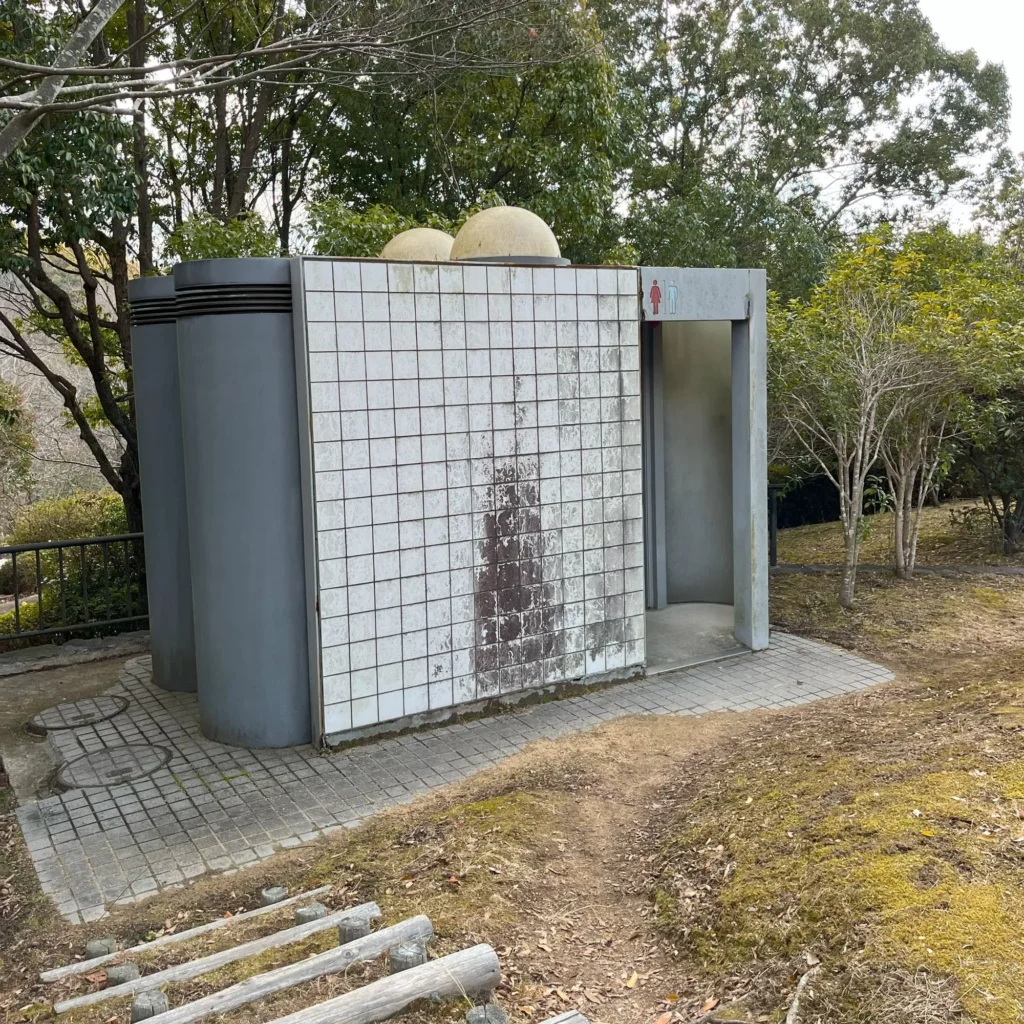 トイレが目印