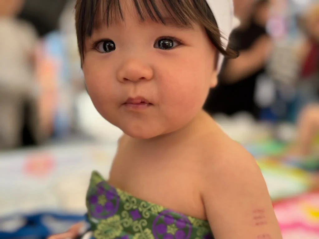 泣き相撲前の赤ちゃん