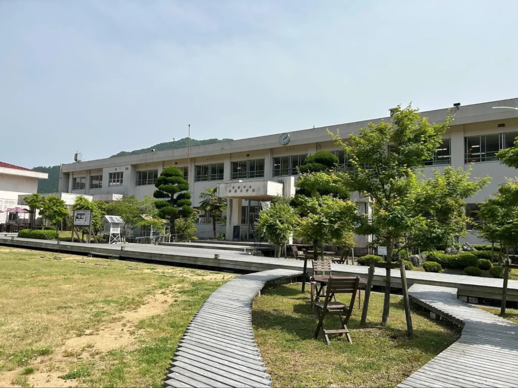 FOREST DOOR -旧神楽小学校-