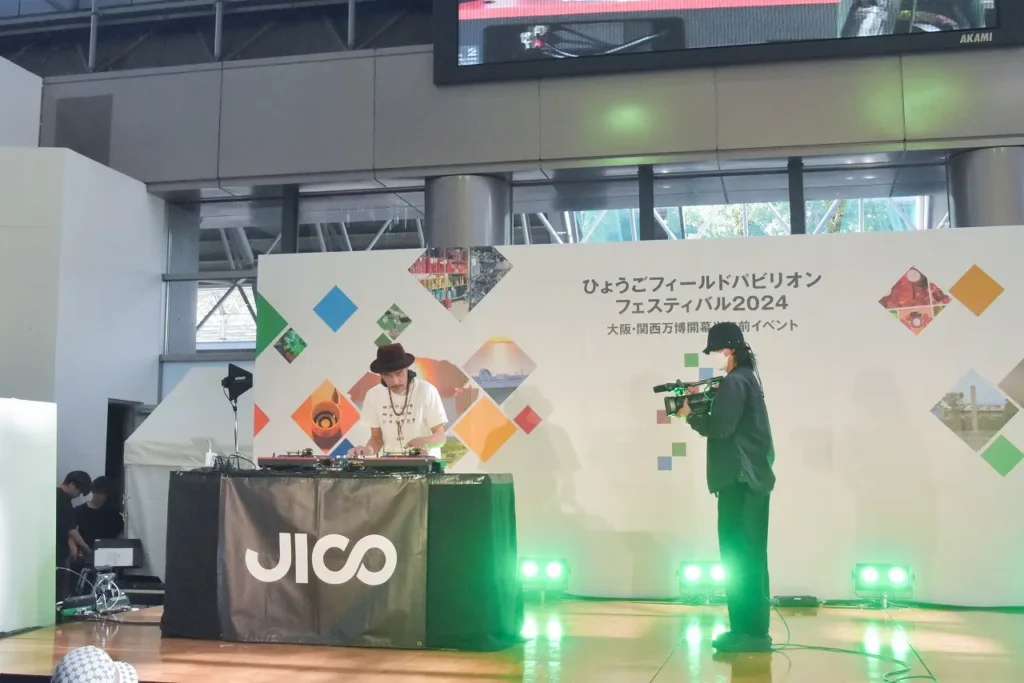 レコードによるDJショー