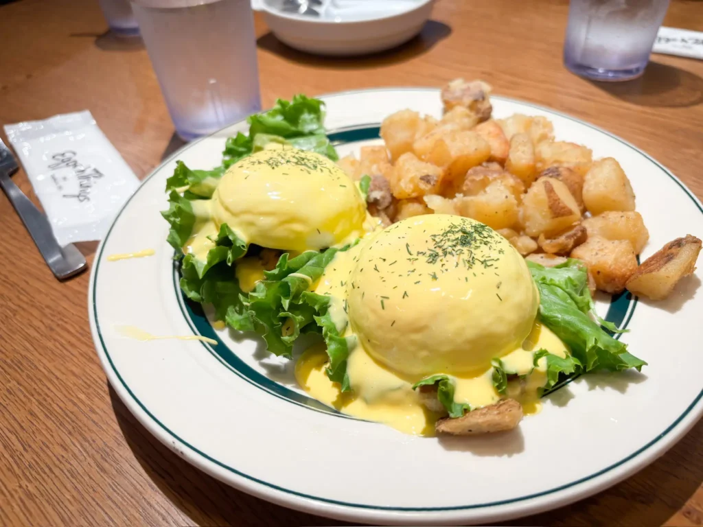 Eggs ’n Things のエッグベネディクト
