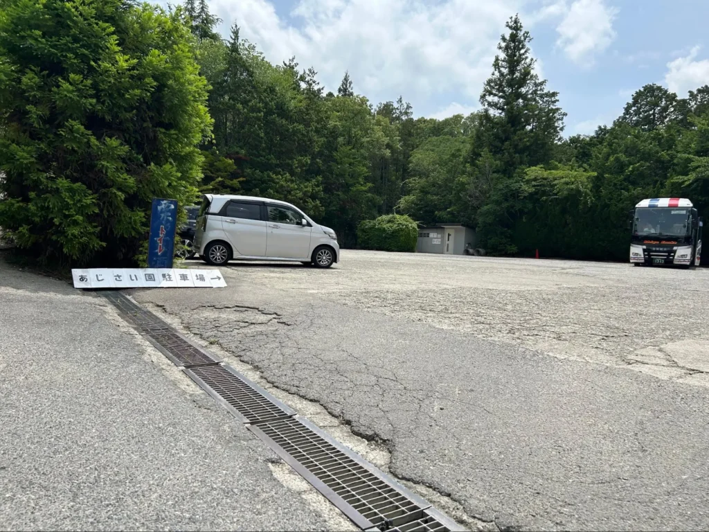大型バス駐車場(自家用車も駐車可能)