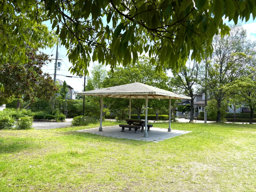 屋根付きの休憩所