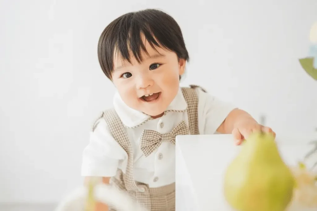 自然に笑う男の子